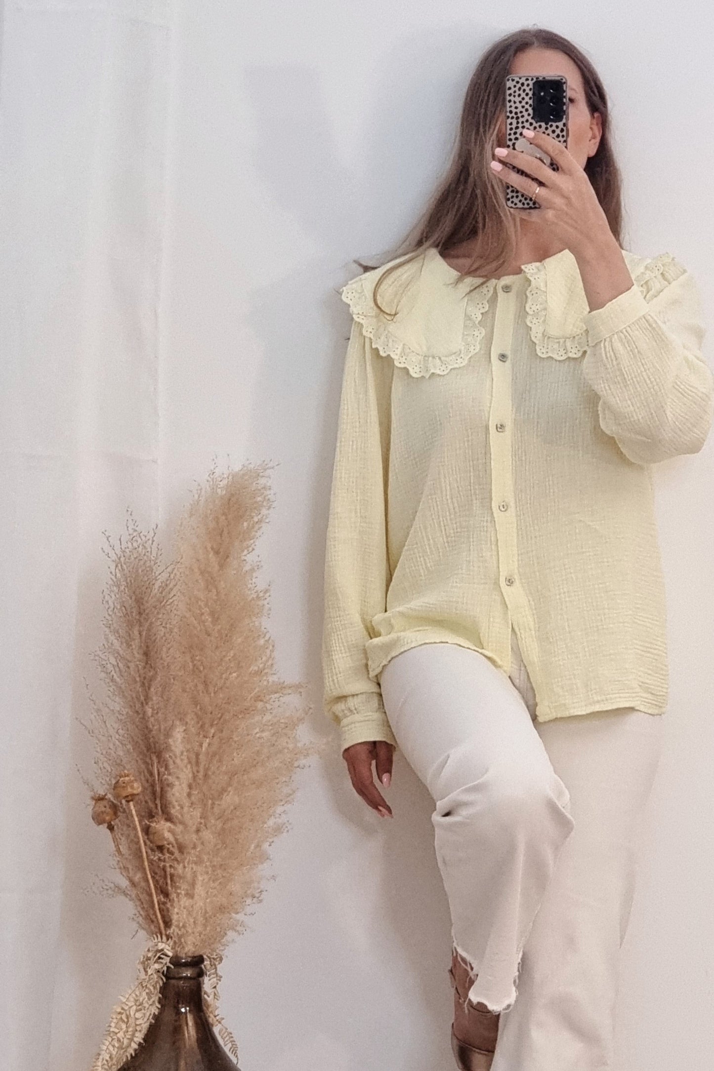 Sommerliche Bluse in Gelb mit weitem Schnitt und Rüschenkragen