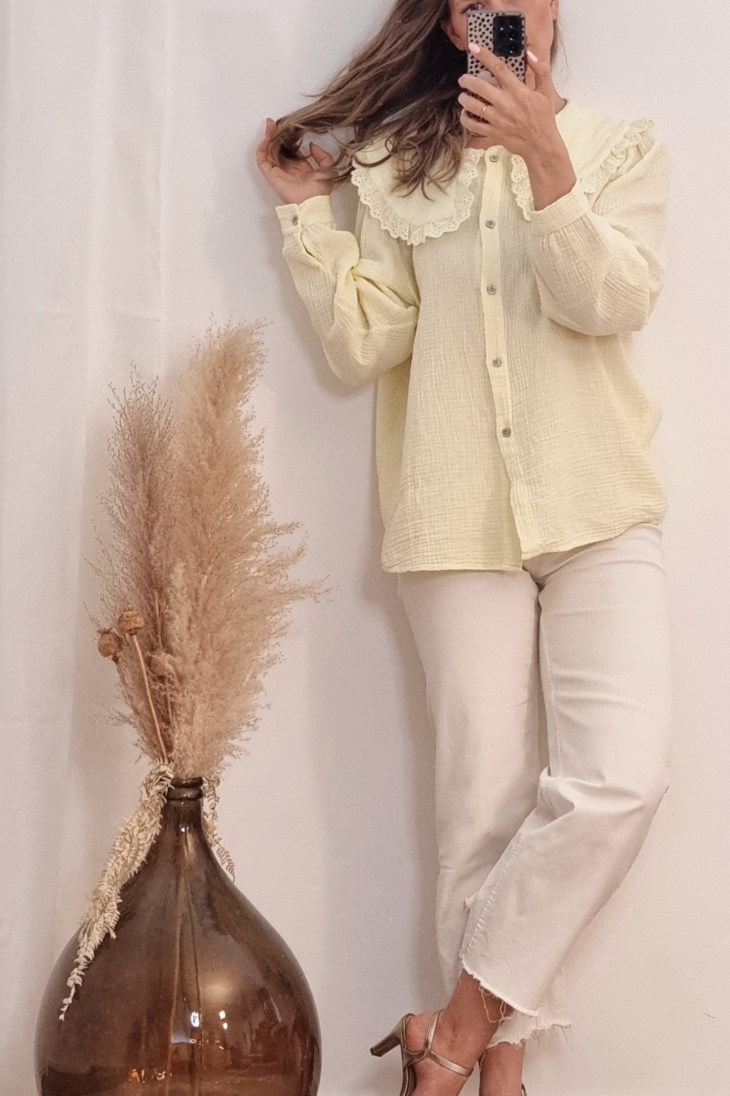 Musselinbluse in Gelb mit süßem Peter-Pan-Kragen und Spitze