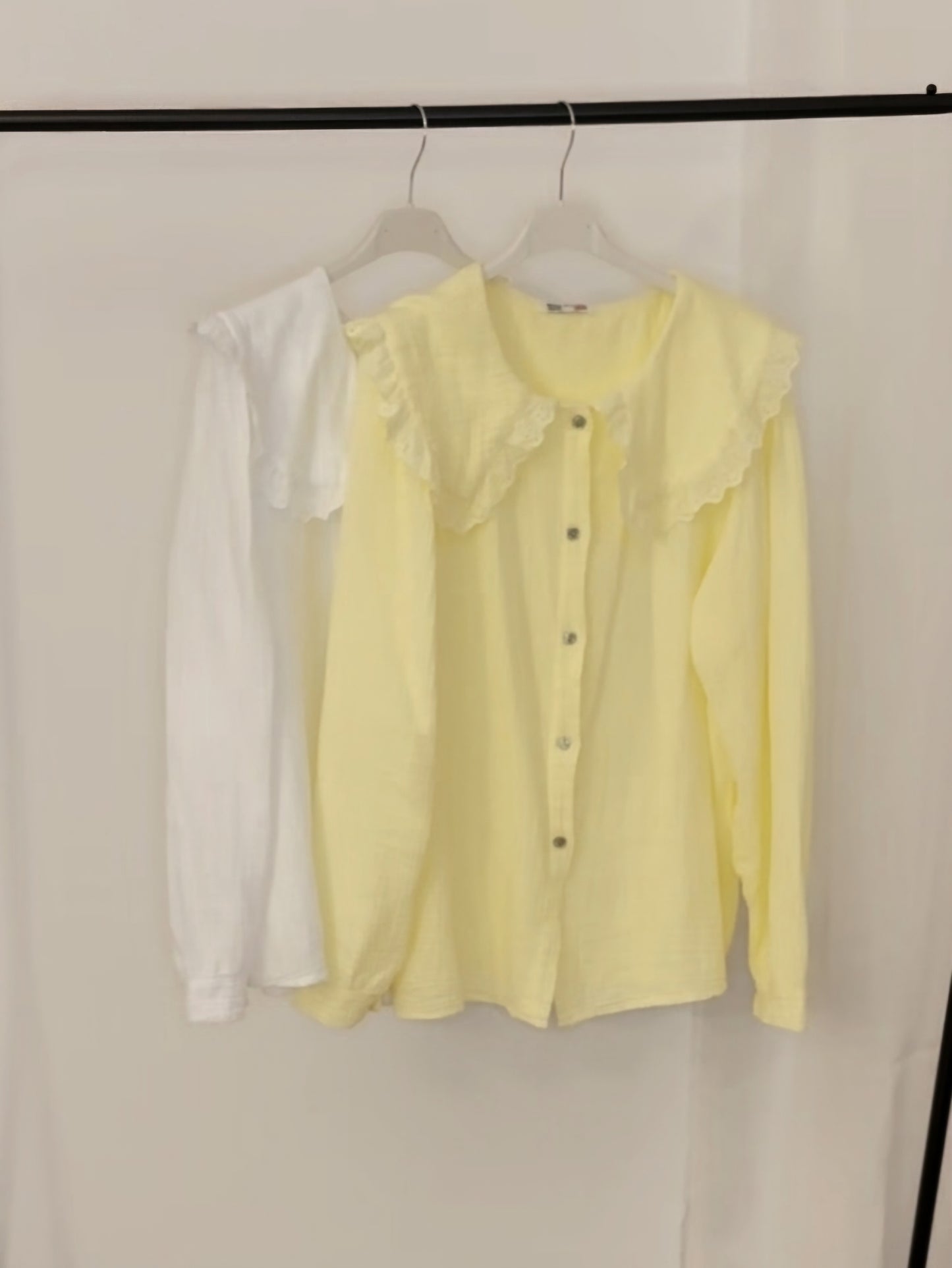 Musselin-Bluse mit Statement-Kragen