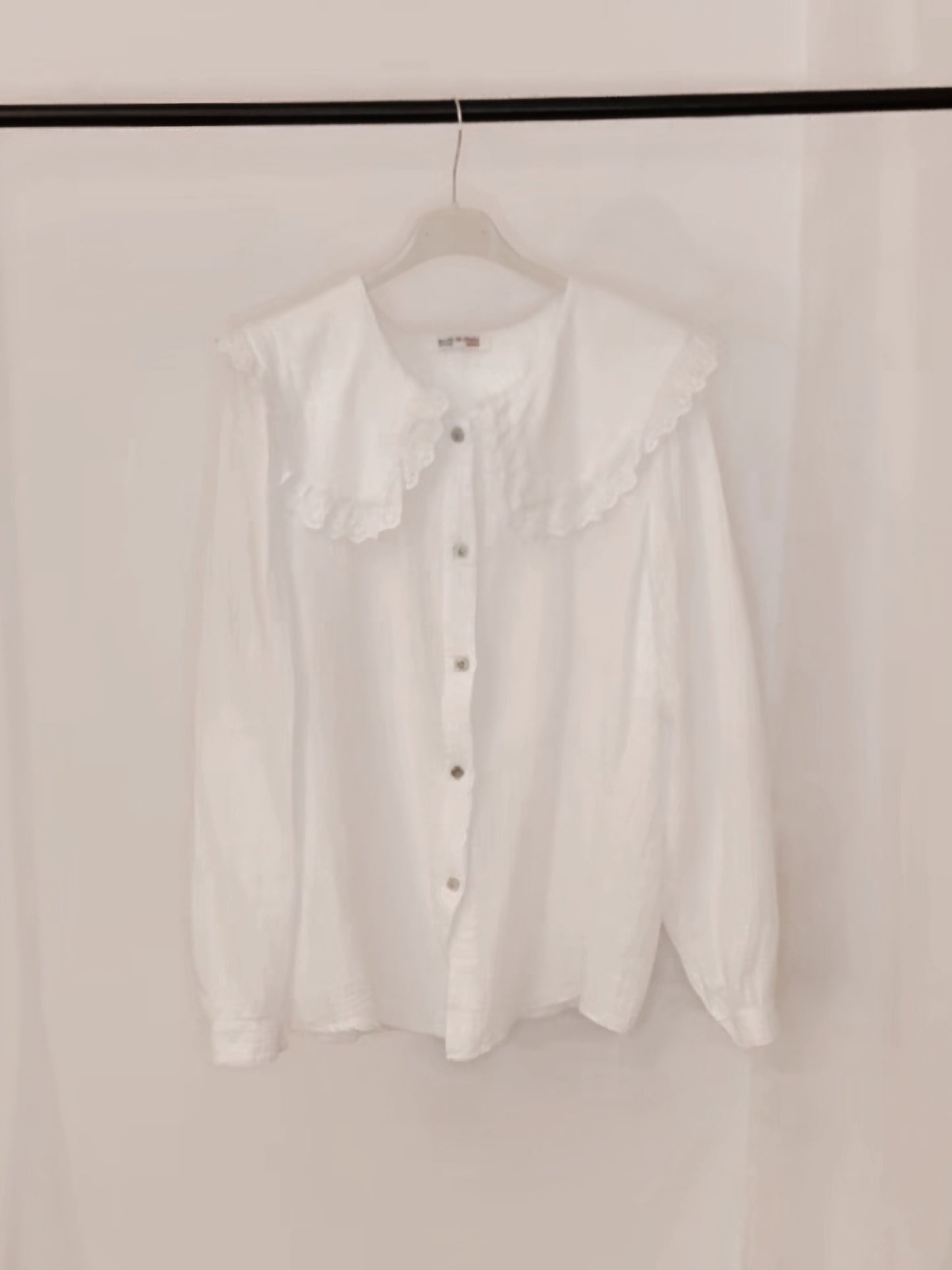 Musselin-Bluse mit Statement-Kragen