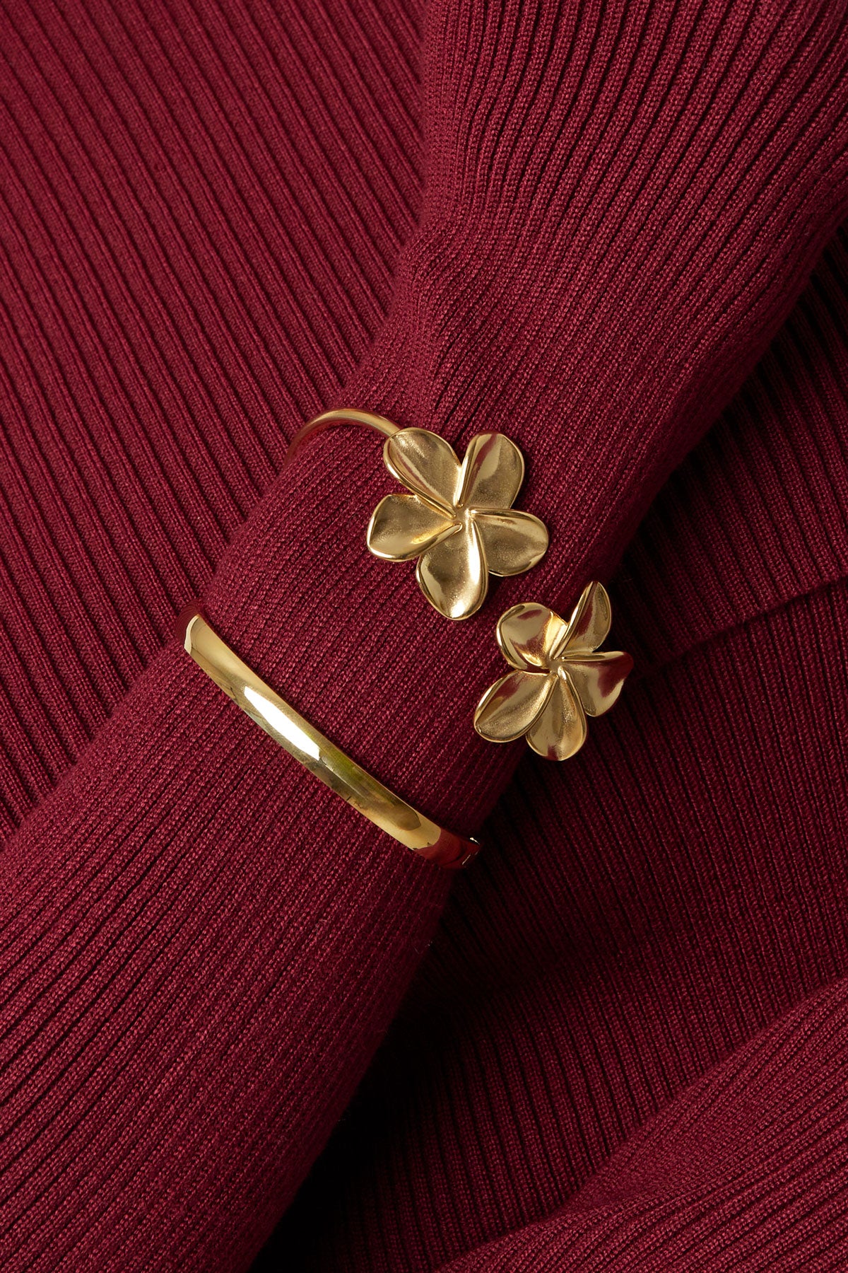 Verstellbares Damenarmband aus Edelstahl mit zwei Blüten