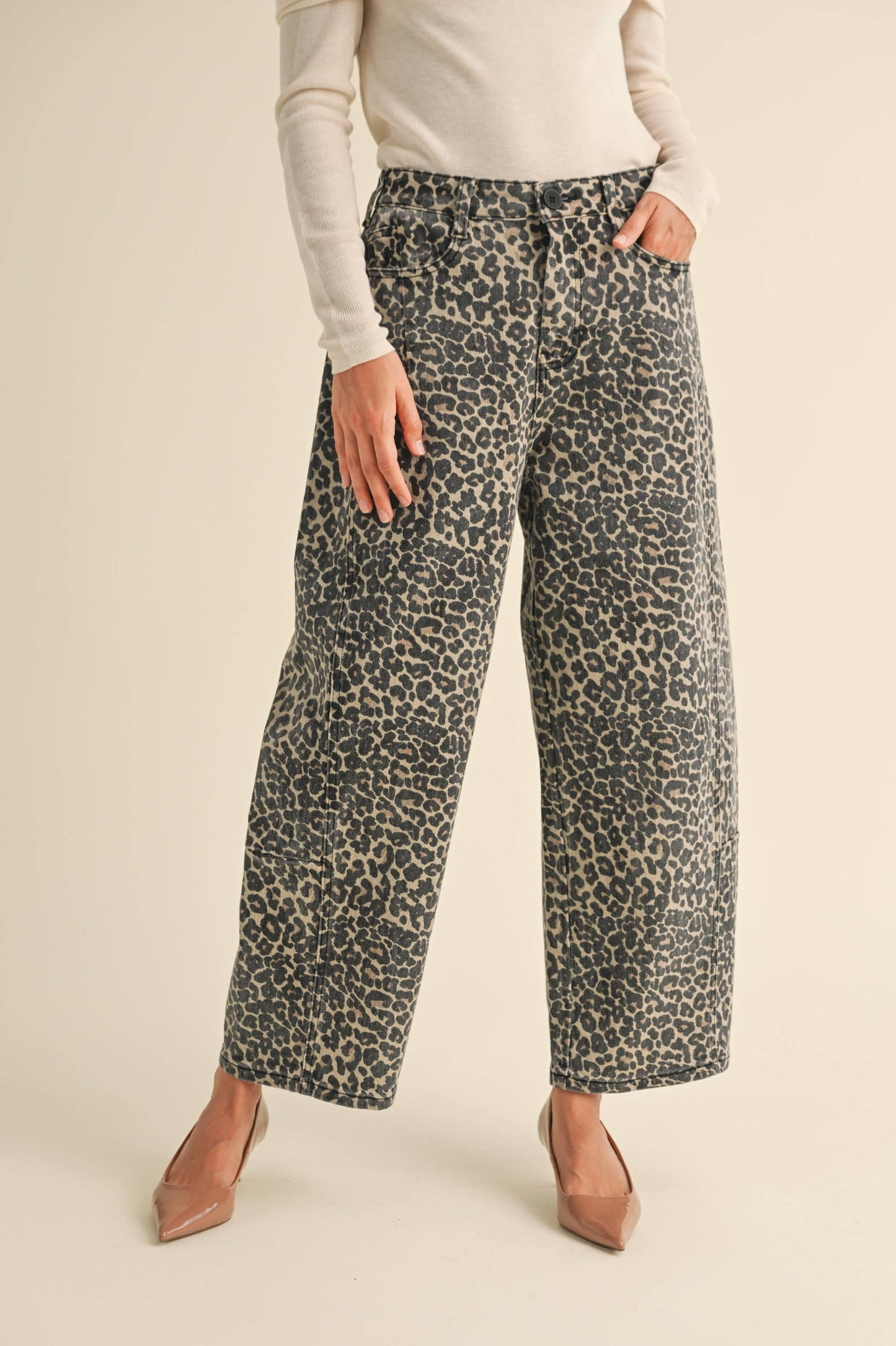 Barrel-Jeans mit Leopardenmuster