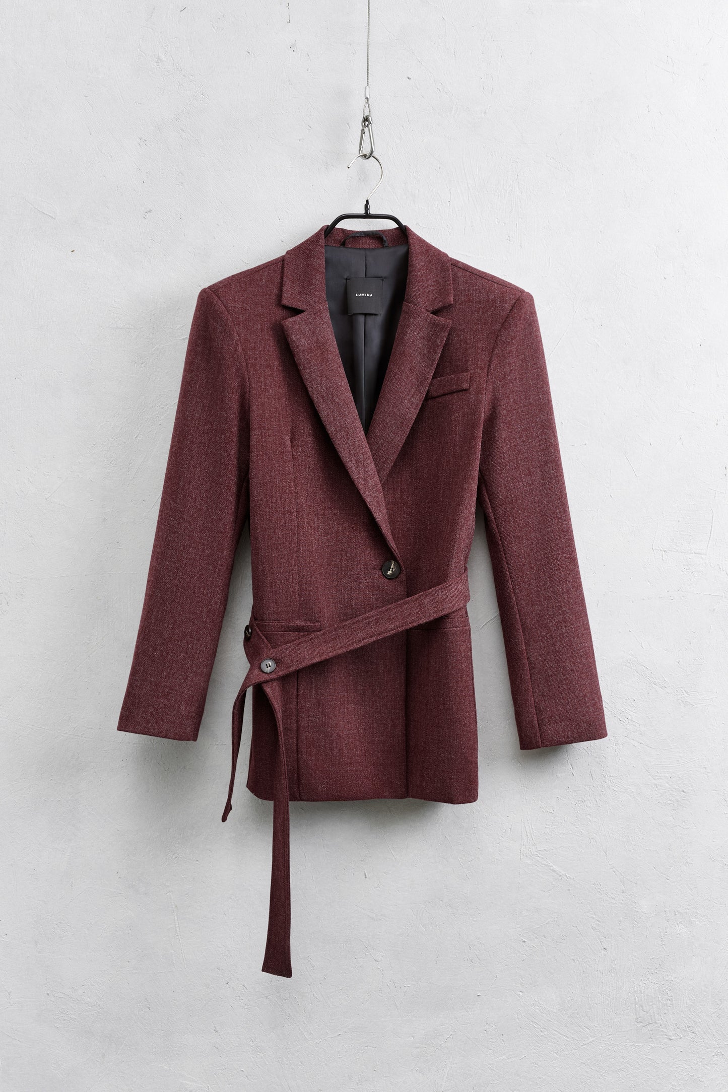 Bordeauxfarbener Blazer mit Taillierung & Bindegürtel
