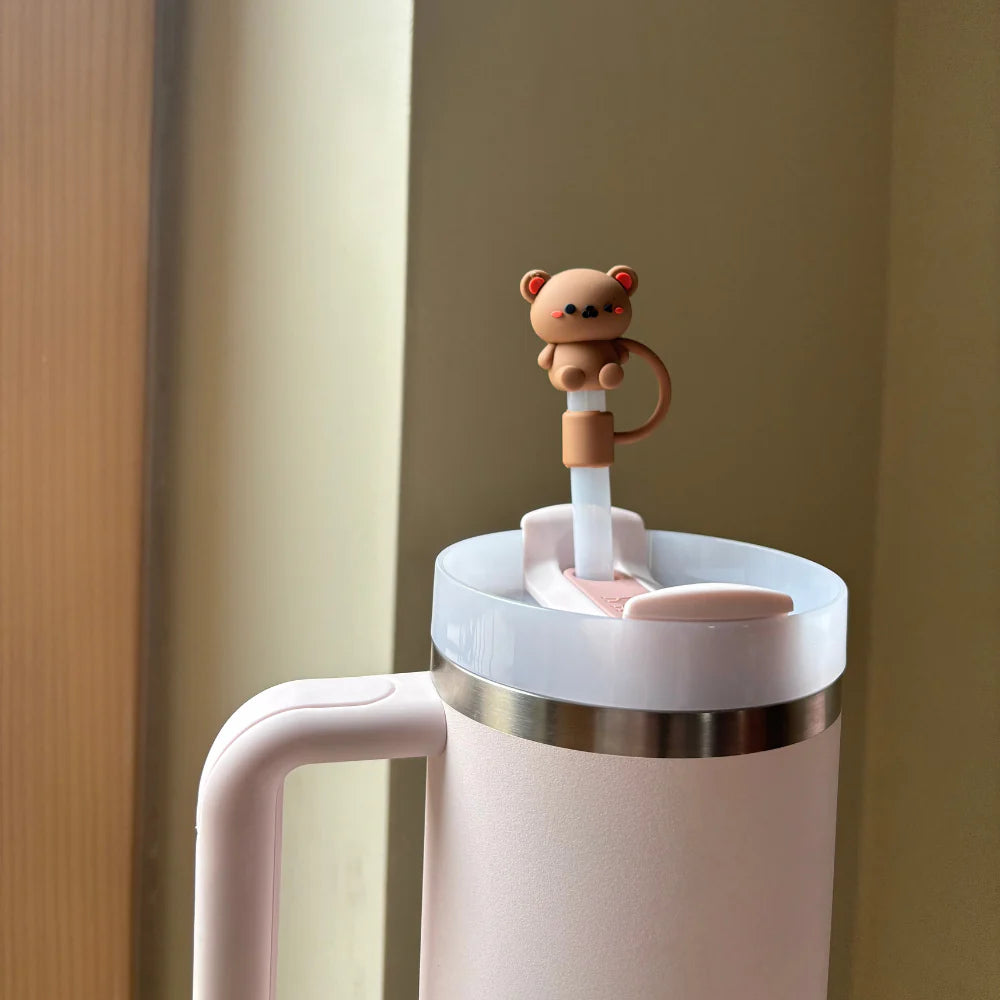 Mit dem Teddy Bear Straw Cover bleibt dein Strohhalm sauber und dein Drink erhält einen besonders niedlichen Akzent.