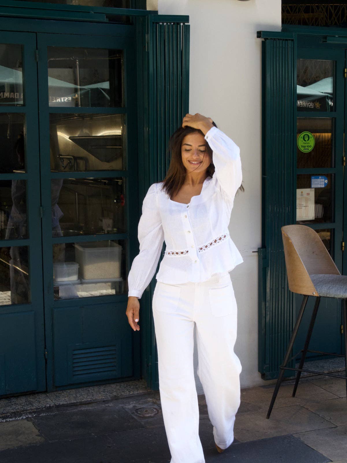 Weiße Boho-Bluse aus Baumwolle-Leinen-Mix mit Spitzenbesatz