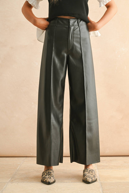 Vegane Lederhose Schwarz – Wide Leg Hose mit Pintuck-Falten