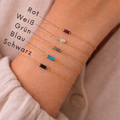Zartes Armband mit farbigem Stein