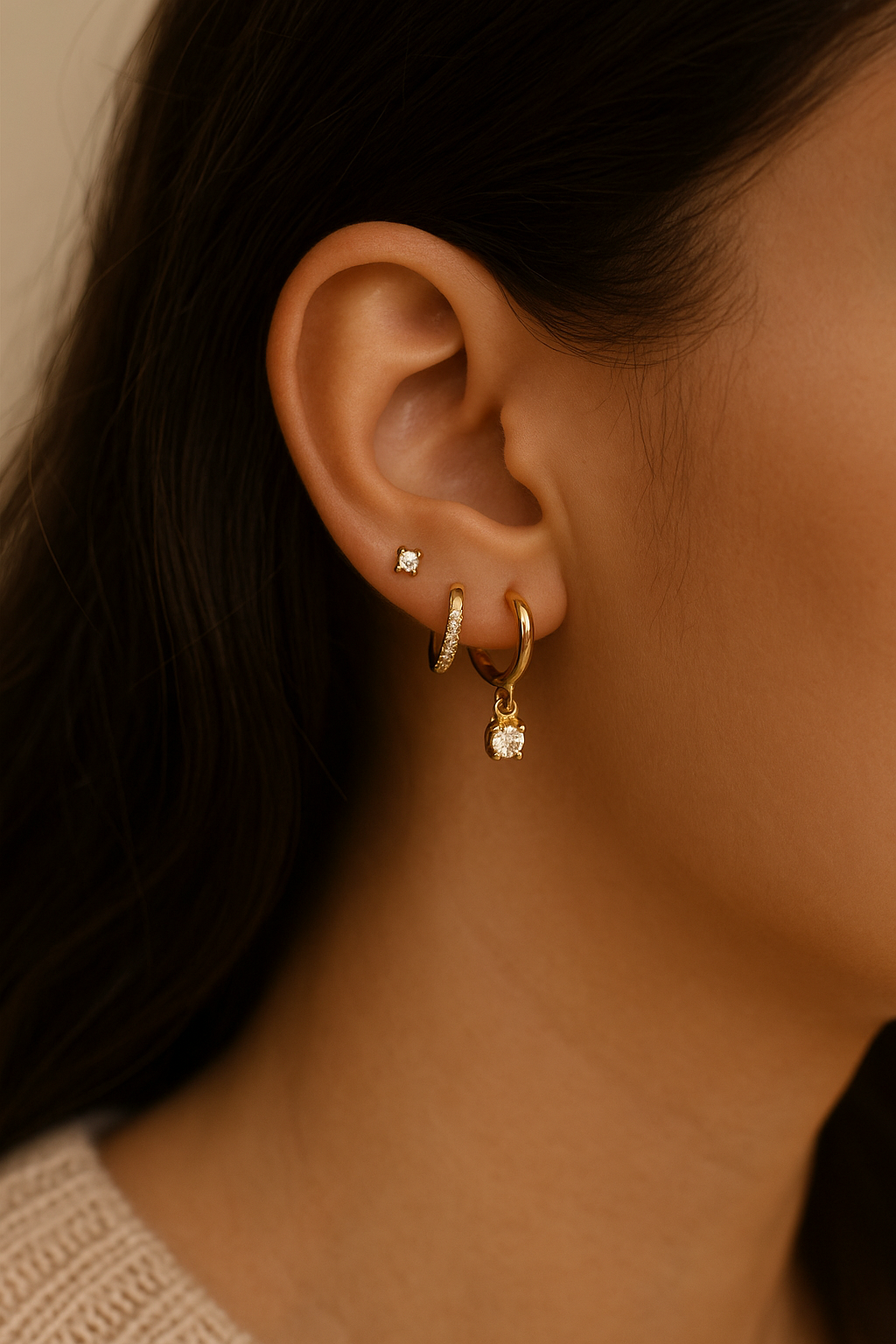 Feines Ohrring-Set in Gold mit Kristall-Details – Modern Chic