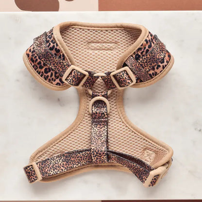 Leopard Pup Adjustable Neck Harness von COCOPUP London – Ein modisches Accessoire für deinen Hund.