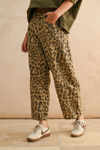 Barrel-Jeans mit Leopardenmuster