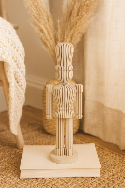 Moderner Nussknacker als Weihnachtsdekoration