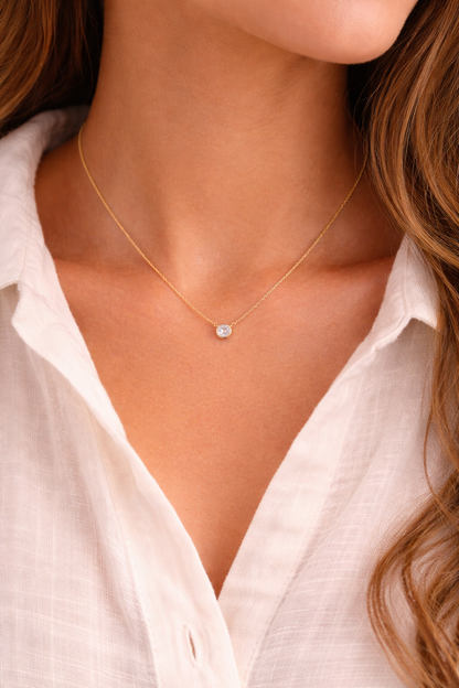 Feine goldene Halskette mit Zirkonia Anhänger