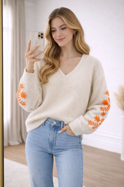 Bestickter Blumenpullover aus Wolle und Alpaka-Anteil