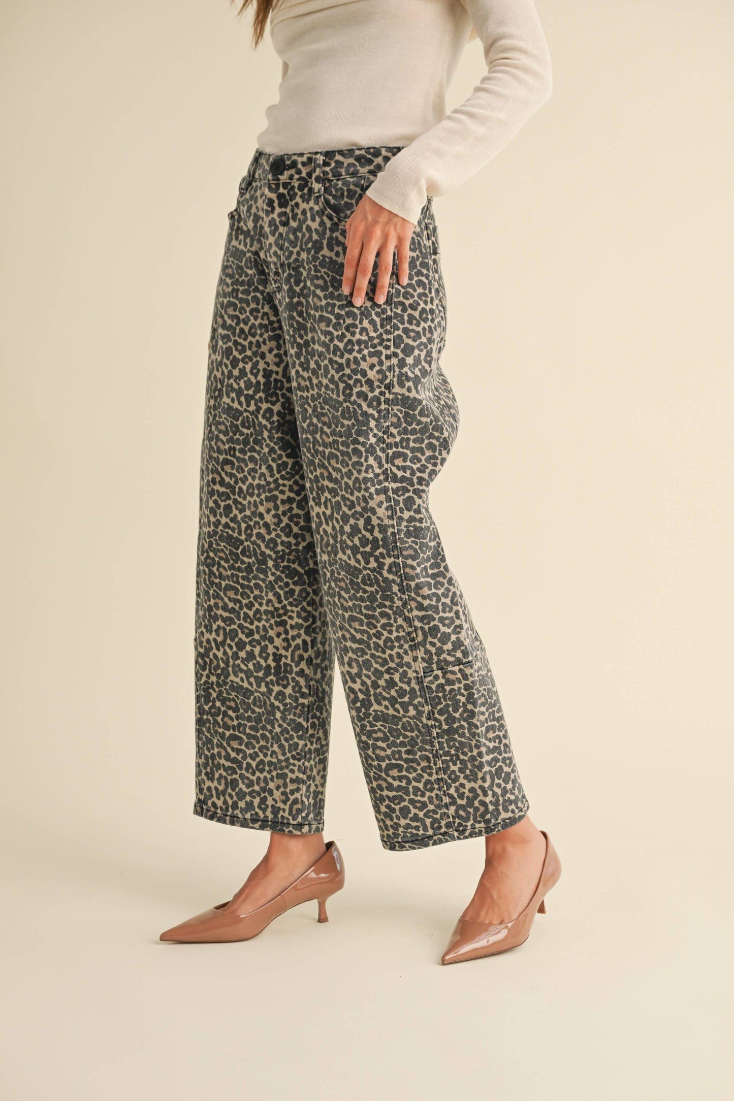 Barrel-Jeans mit Leopardenmuster