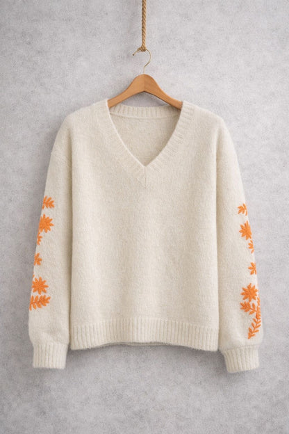 Bestickter Blumenpullover aus Wolle und Alpaka-Anteil