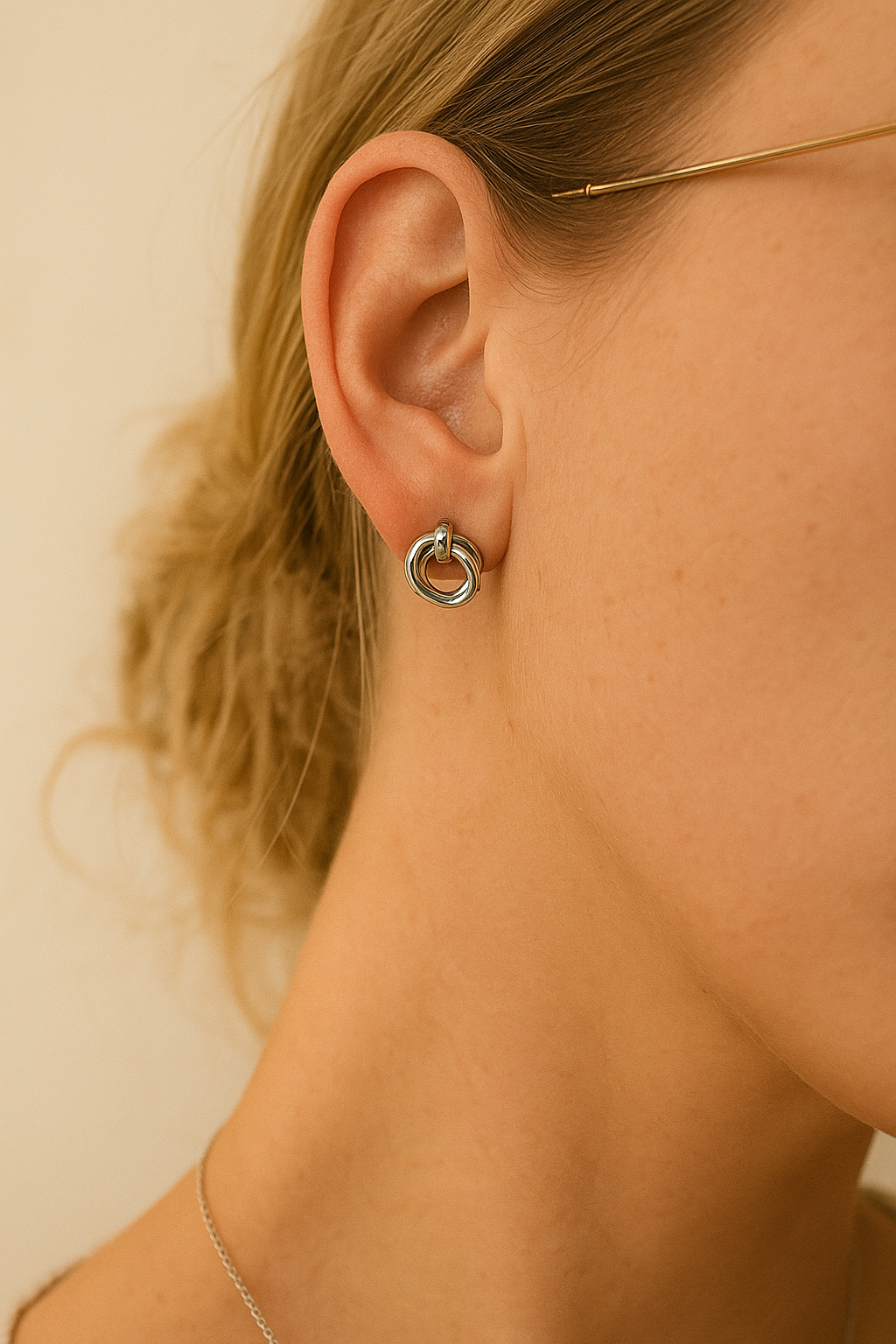 Ohrstecker im verschlungenen Design - Loop Studs