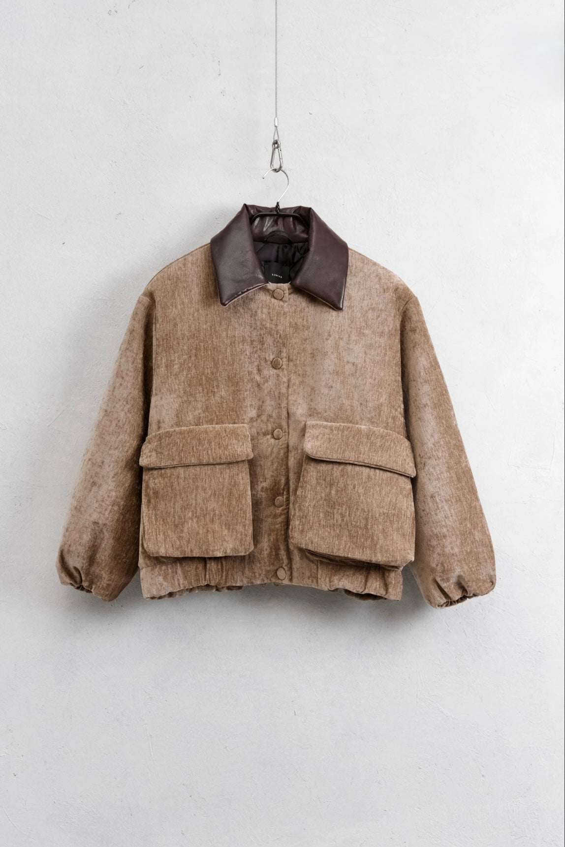 Samt-Bomberjacke mit Kunstlederkragen & Oversize-Taschen