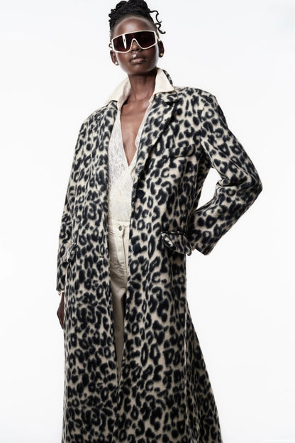 Langer Mantel im Leopardenmuster – Statement Piece für Herbst & Winter