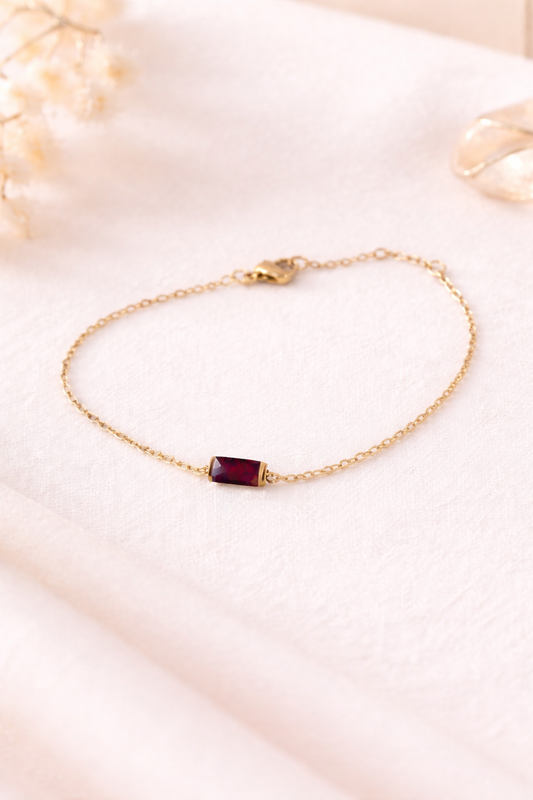 Zartes Armband mit farbigem Stein