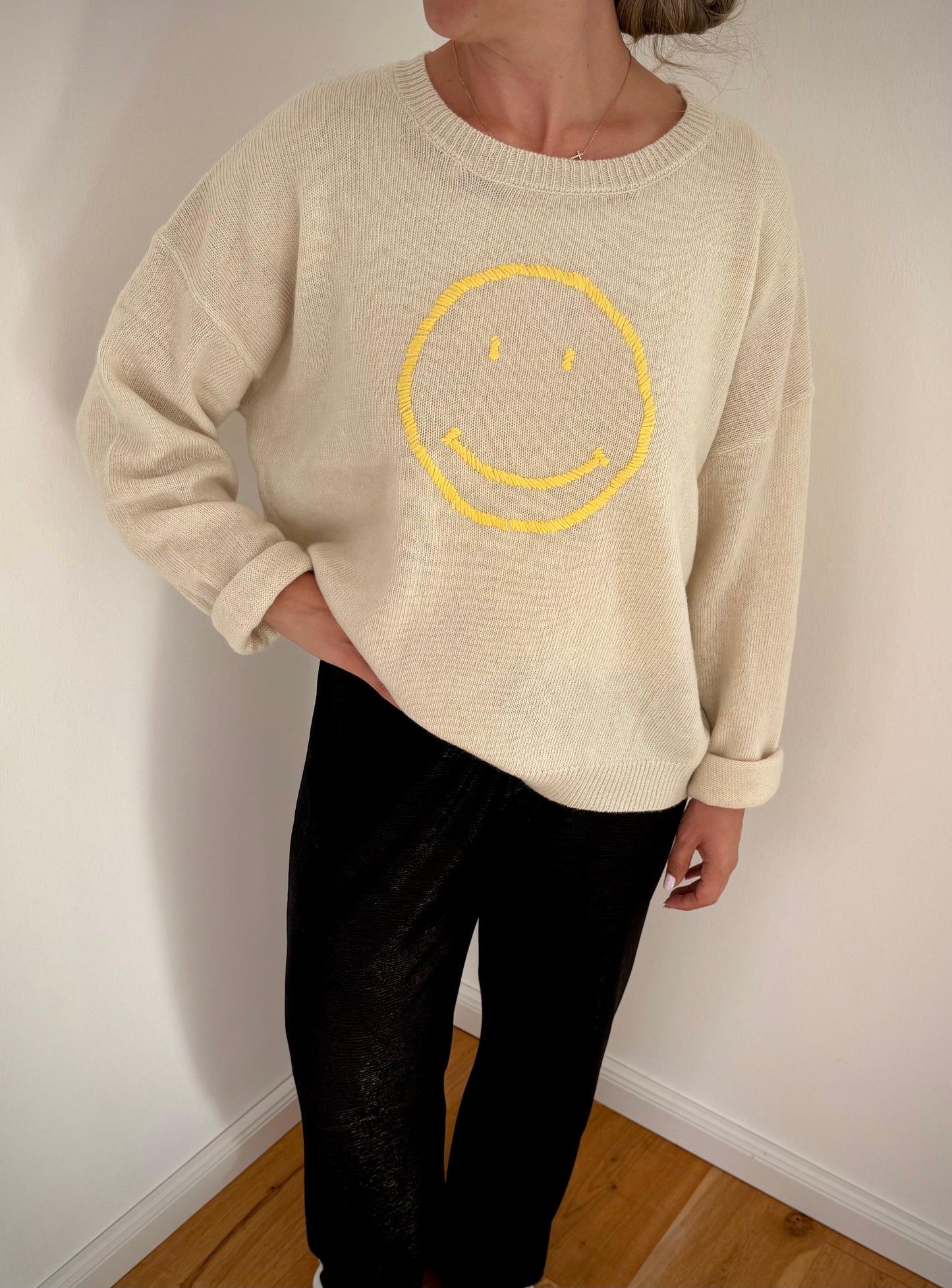 Wollpullover mit gesticktem Smiley