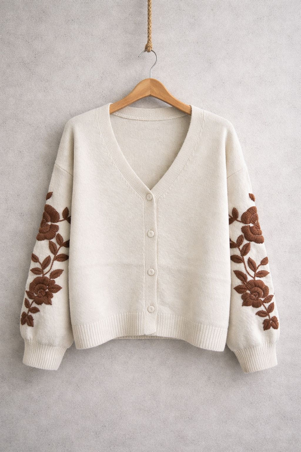 Bestickte Strickjacke mit Wolle und Alpaka-Anteil