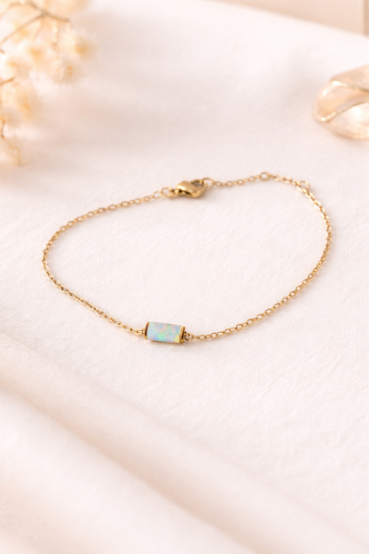 Zartes Armband mit farbigem Stein