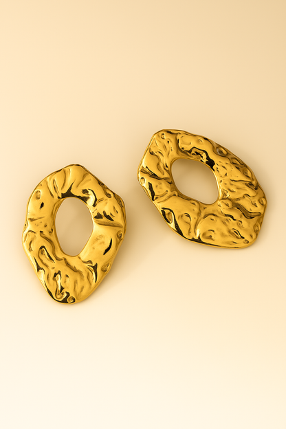 Statement Ohrstecker im großen Blattdesign