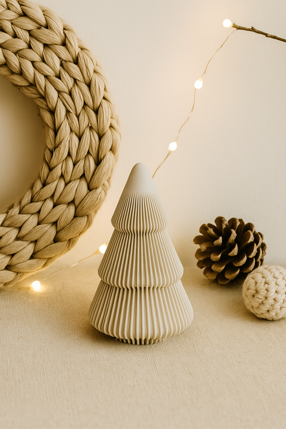 Weihnachtsbäume als Deko in verschiedenen Größen und Farben