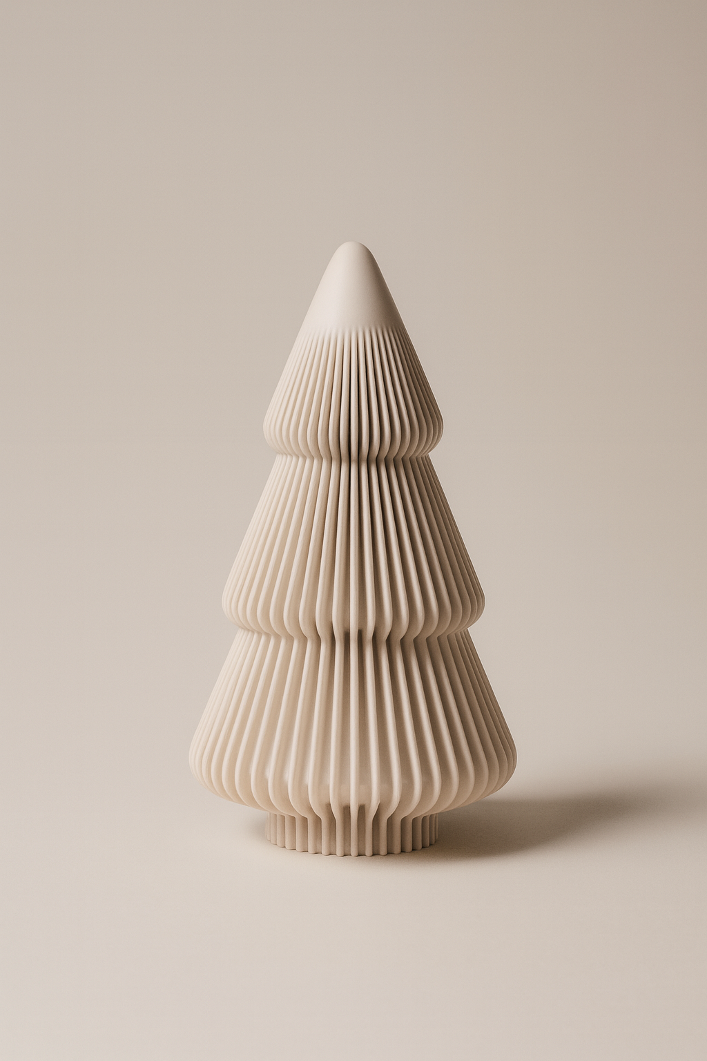 Weihnachtsbäume als Deko in verschiedenen Größen und Farben