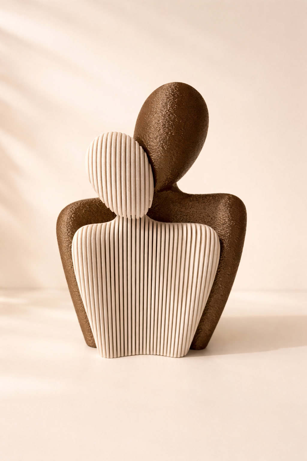 Abstrakte Liebespaar Skulptur – Moderne Skandi Deko Figur