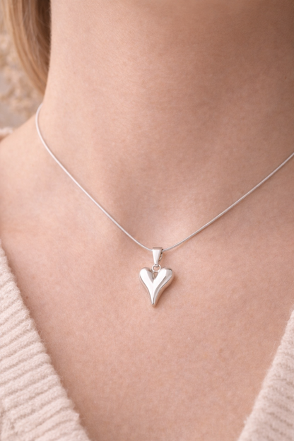 Goldene Herz Kette – Minimalistische Halskette mit Herz Anhänger