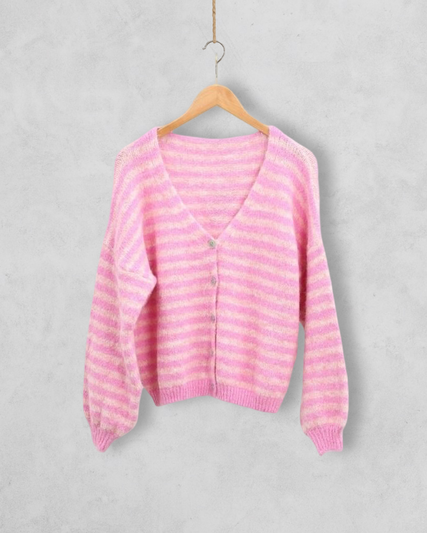 Gestreifte Strickjacke mit Knopfleiste