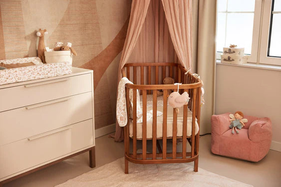 Gemütlicher Wild Rose Kindersessel – ideal für Spielzeiten und Entspannung.