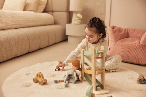 Kindersessel in Wild Rose – kuscheliger Komfort für das Kinderzimmer.