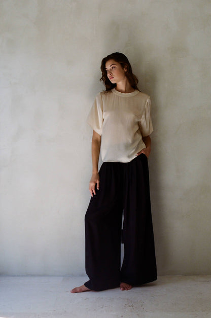 Kurzarmshirt aus 100% Seide mit Rundhalsausschnitt - Elli by Lena & Lisa