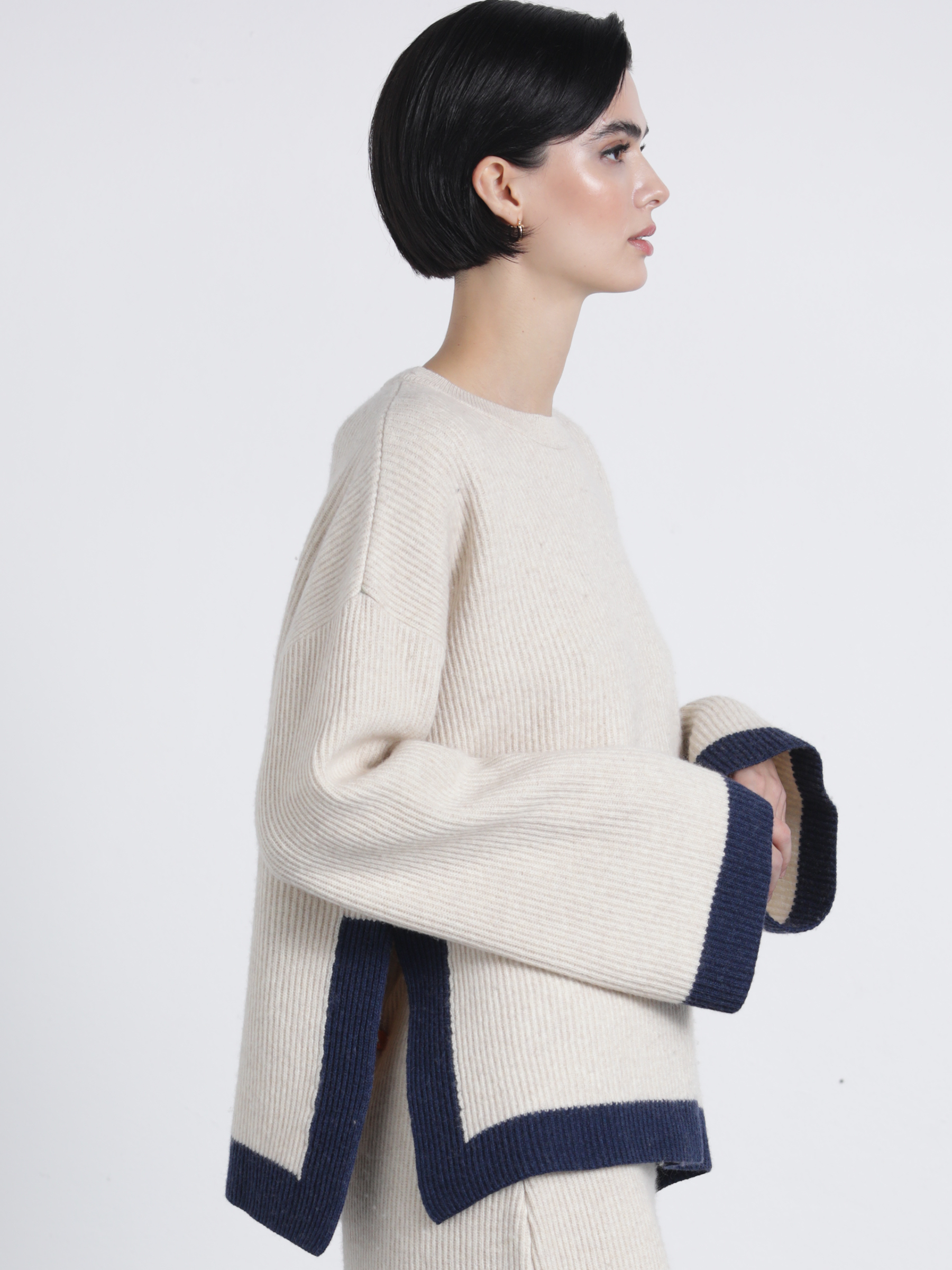 Pullover mit dunklem Saum