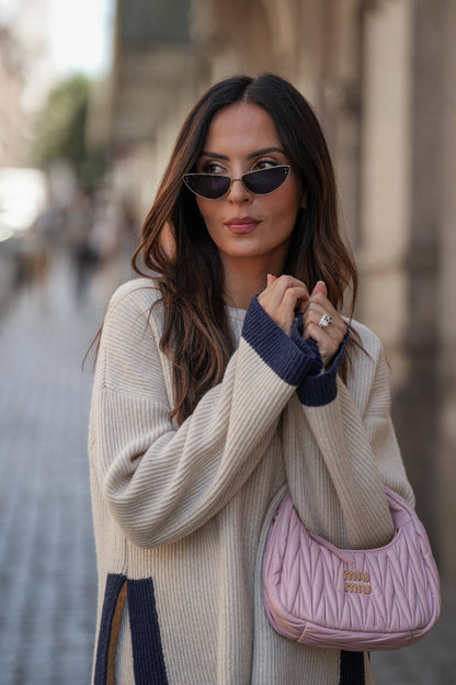 Pullover in Creme und Marine