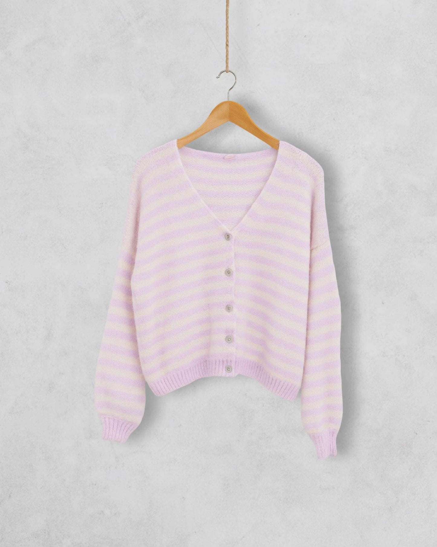 Gehypte Strickjacke gestreift