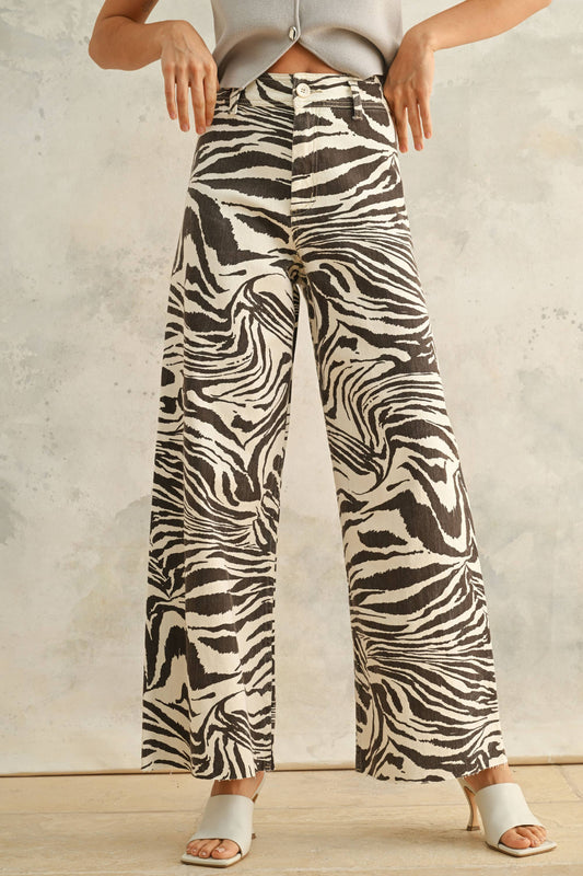 Wide-Leg-Jeans mit auffälligem Zebra-Print – der perfekte Mix aus Komfort und Stil.