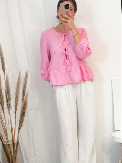 Sommerbluse in Rosa aus Musselin mit verspielten Bindeschleifen