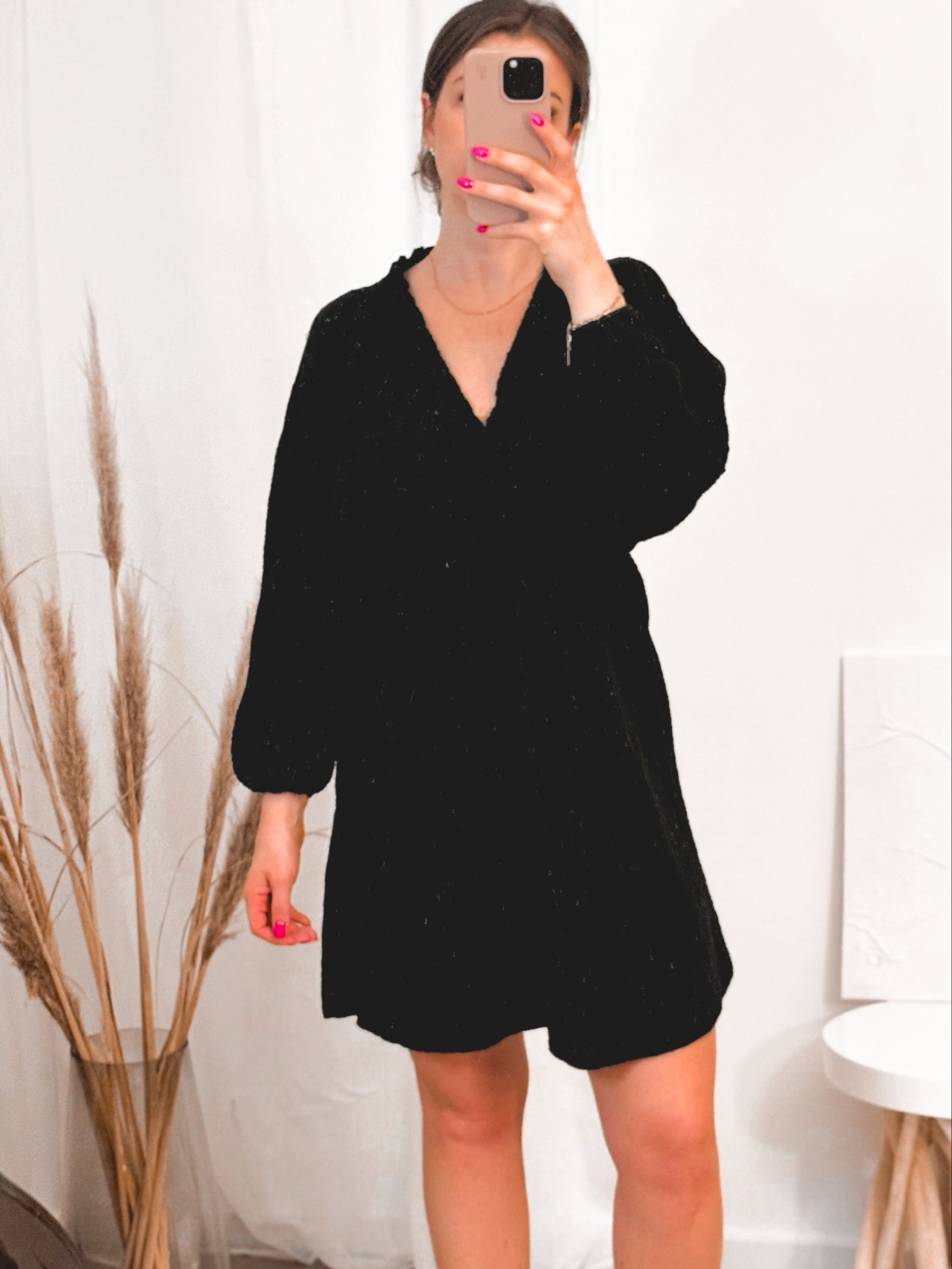 Feminines Sommerkleid in Schwarz mit Ballonärmeln