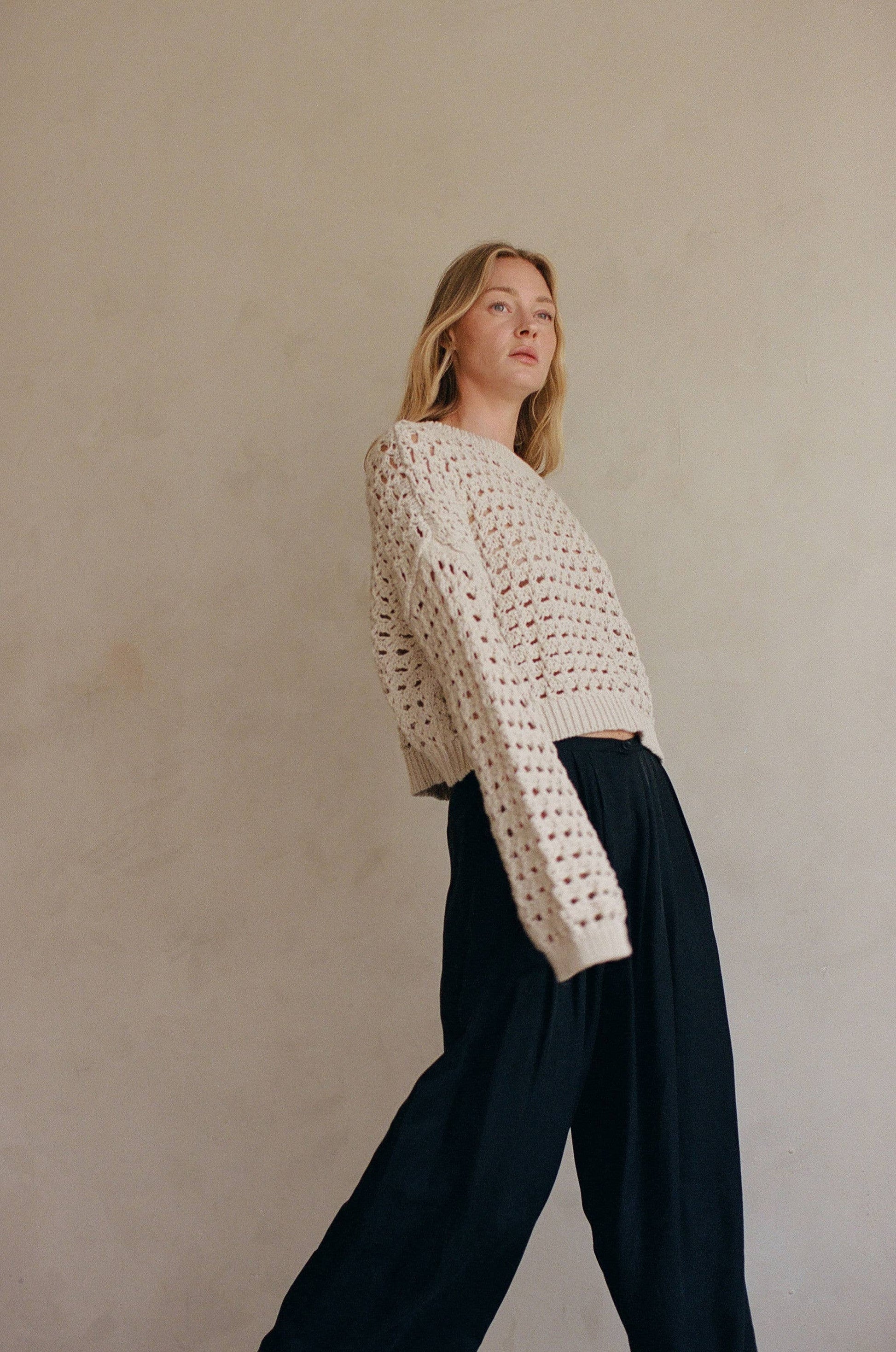 Leichter Pullover mit Strukturstrick und geripptem Saum