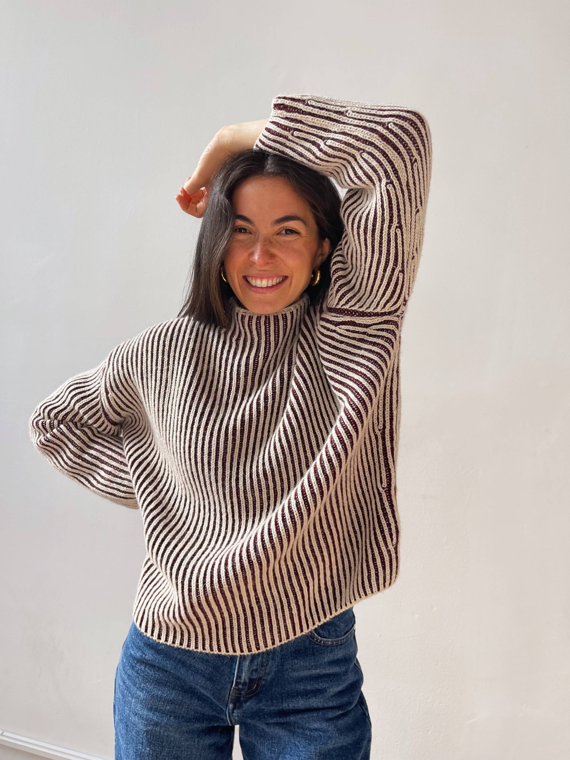 Modischer Damenpullover mit geripptem Streifendesign aus Wollmix