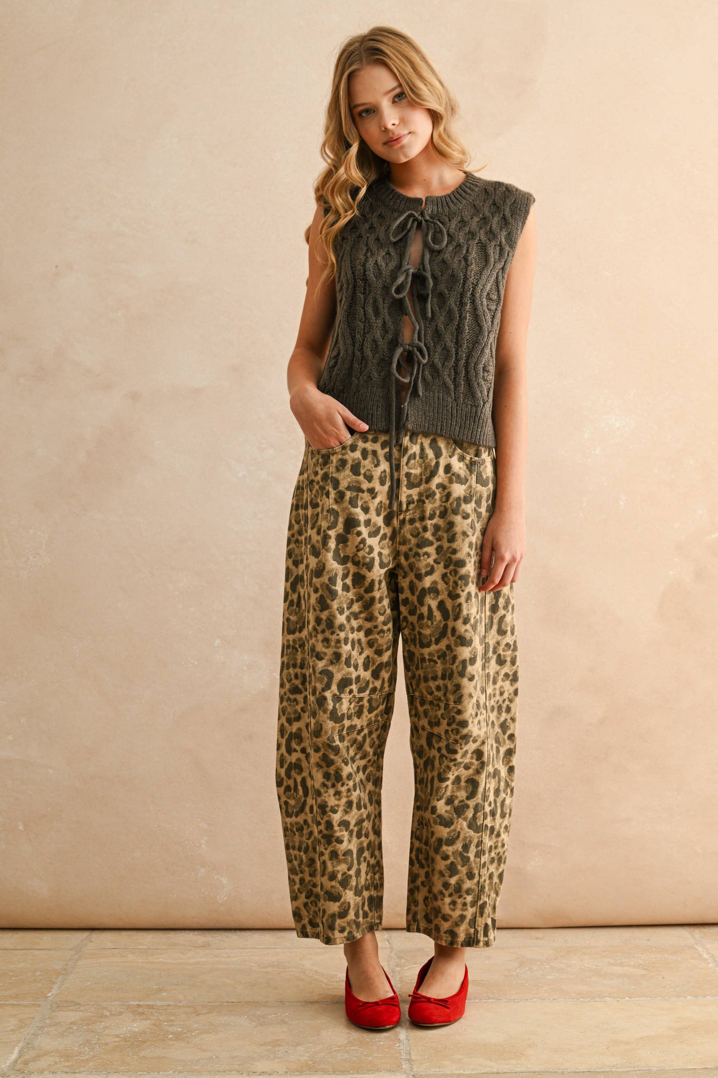 Barrel-Jeans mit Leopardenmuster