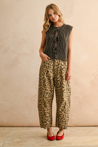 Barrel-Jeans mit Leopardenmuster