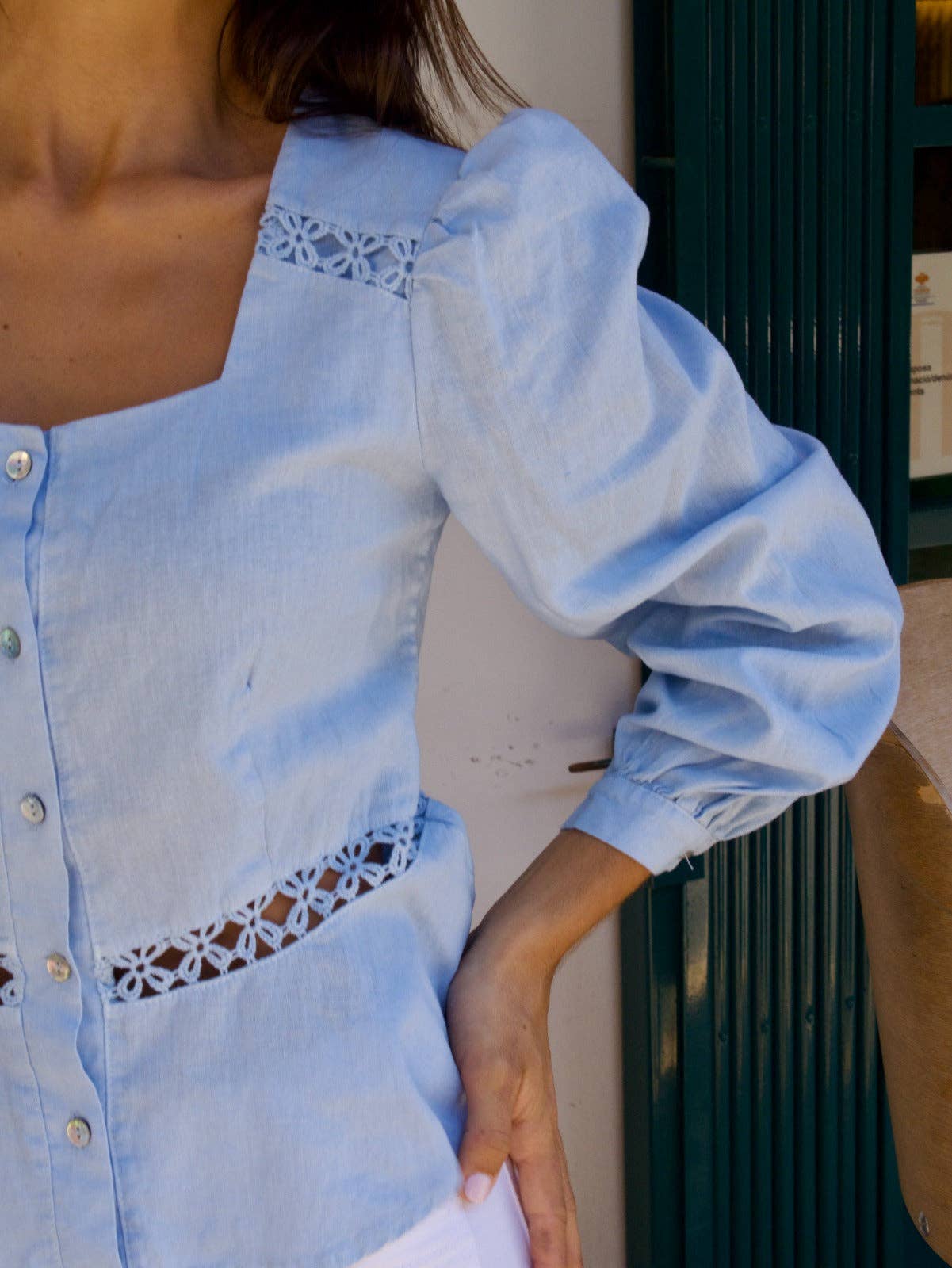 Baumwoll-Leinen Bluse mit Knopfleiste und Spitzeneinsatz