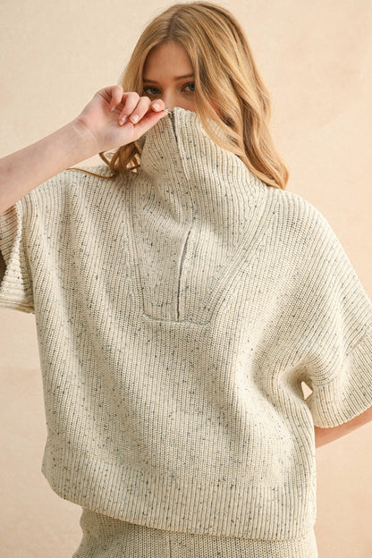 Kurzärmliger Baumwollpullover mit Reißverschlusskragen – Oversize Fit