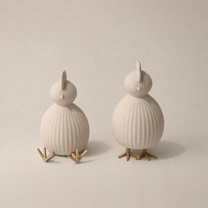 Deko-Huhn Molli sitzend oder stehend mit Herz-Popo