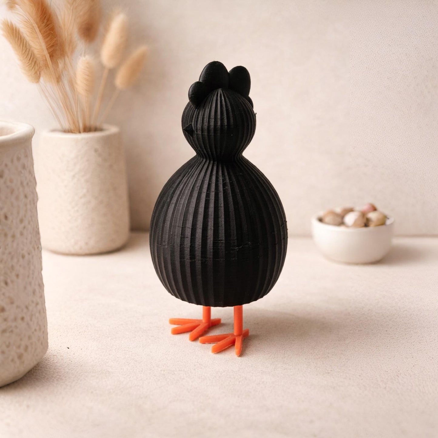 Deko-Huhn Molli sitzend oder stehend mit Herz-Popo