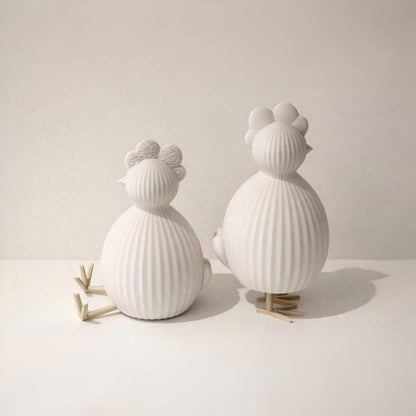 Deko-Huhn Molli sitzend oder stehend mit Herz-Popo